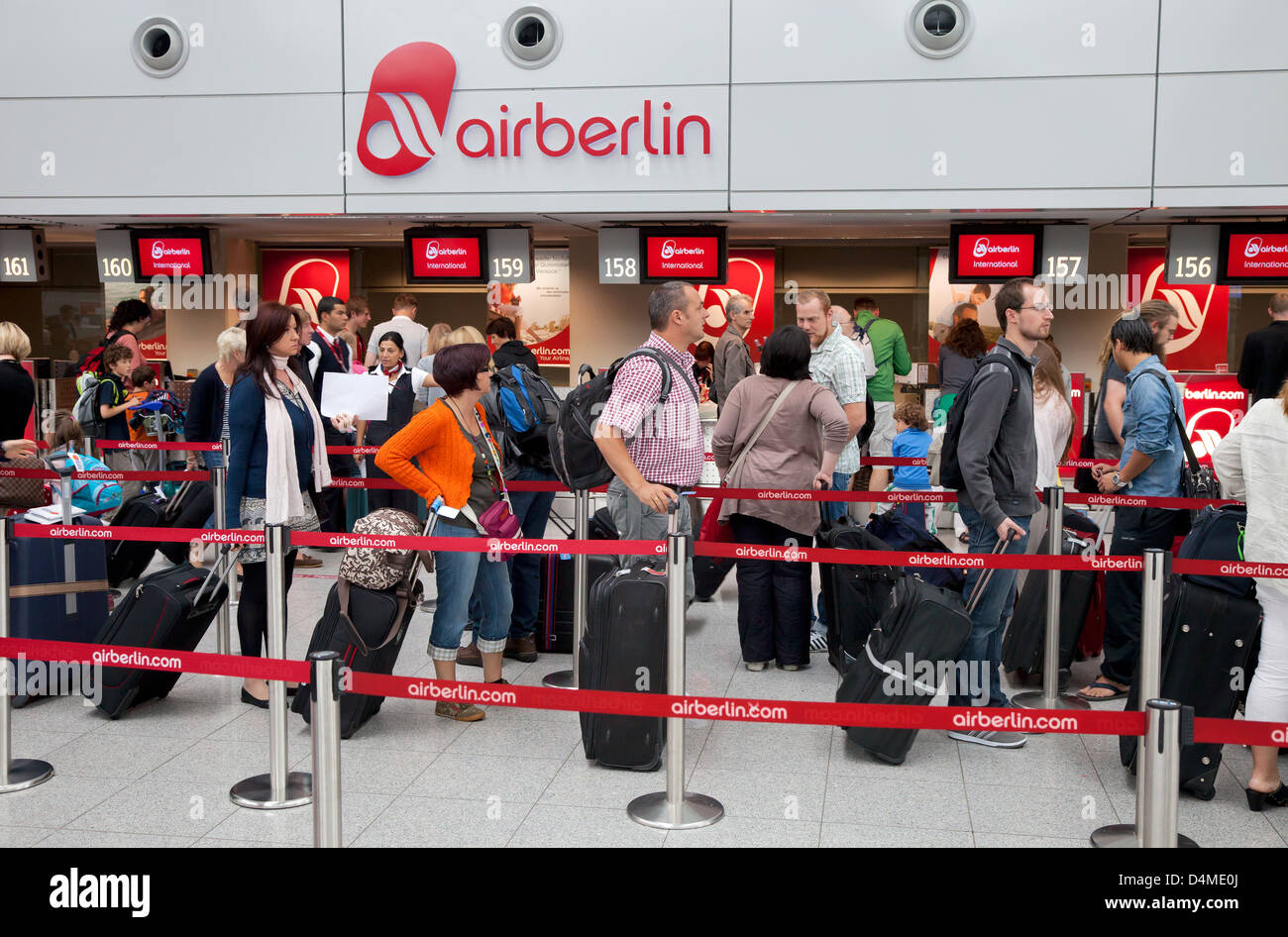Düsseldorf Flughafen Vorabend Check In www.alamy.de