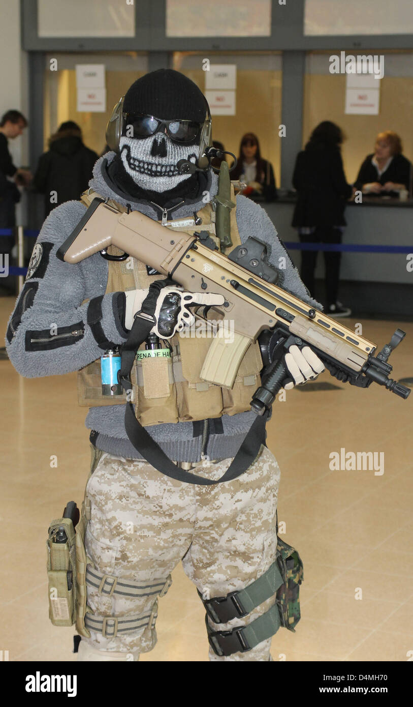 Birmingham, Vereinigtes Königreich. 16. März 2013. Geist aus der beliebten Spiele-Serie Call of Duty Modern Warfare in Birmingham MCM Expo (Comic Con). Bildnachweis: Ryan McDowell/Alamy Live-Nachrichten Stockfoto