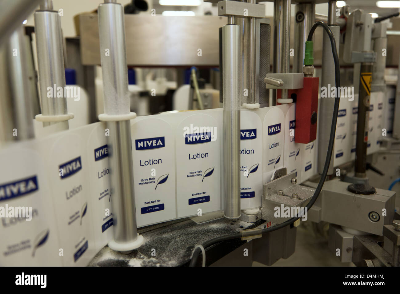 Posen, Polen, Etiketten für Nivea Lotion bei Beiersdorf Manufacturing Poznan Sp Stockfoto