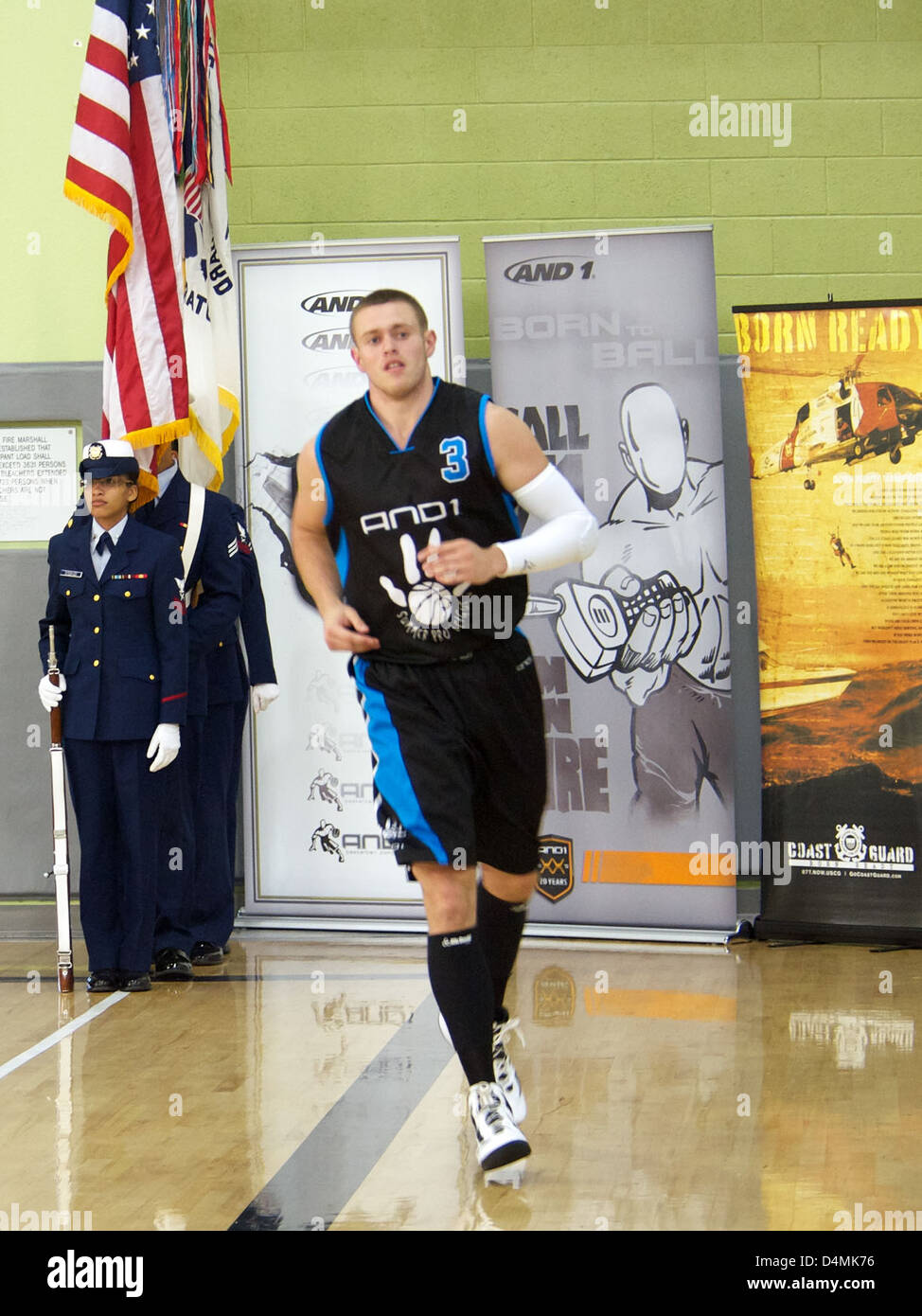 Die Summer Pro League ist eine jährliche Veranstaltung, bei der Spitzensportler im professionellen Basketball teilnehmen. Die Liga besteht aus Teams aus dem ganzen Land und dient als Plattform für Athleten, um ihre Fähigkeiten zu verbessern. Stockfoto