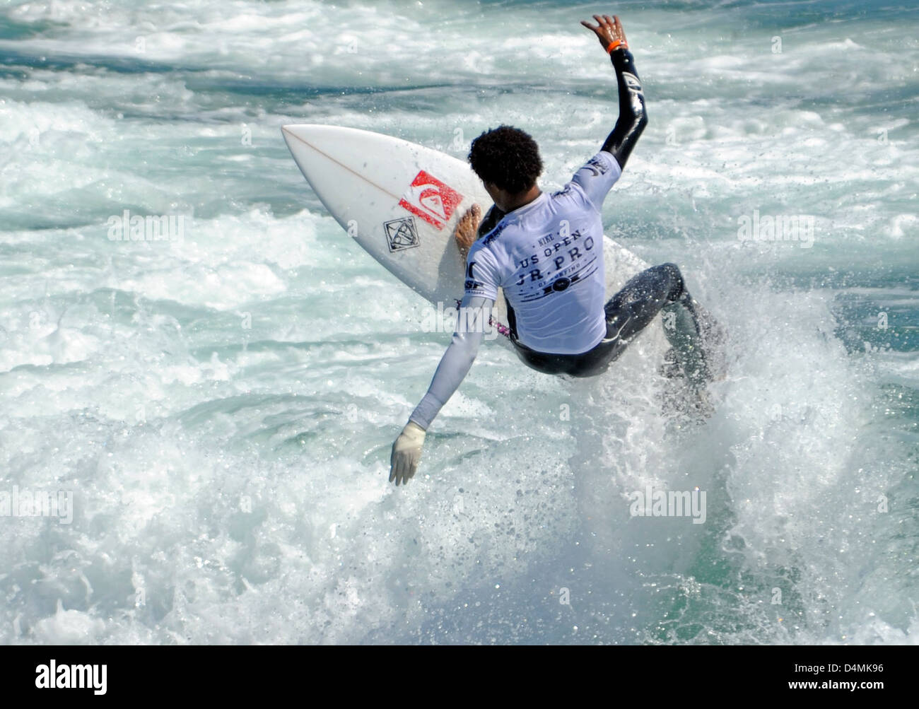 Die U.S. Open of Surfing rekrutiert Teilnehmer und Freiwillige für die jährliche Veranstaltung. Der Wettbewerb bietet Top-Surfer und bietet eine Plattform, um Surftalente zu präsentieren und den Sport zu fördern. Stockfoto