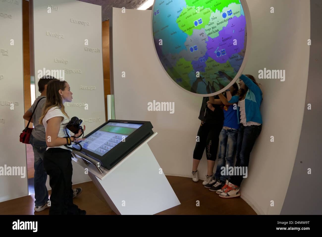 Schengen, Luxemburg oder Studenten besuchen das Museum Europaeische Stockfoto