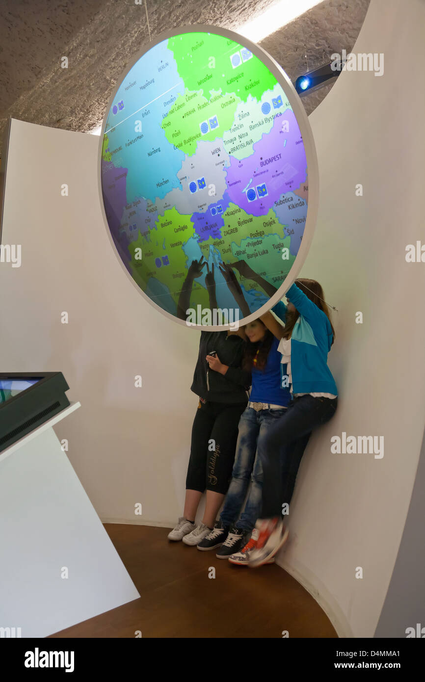 Schengen, Luxemburg oder Studenten besuchen das Museum Europaeische Stockfoto