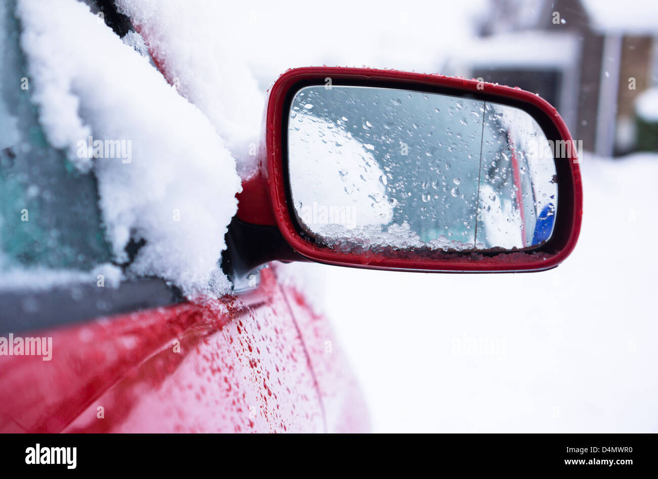 Autos im Schnee nach England UK Schlechtwetter gefangen. Stockfoto