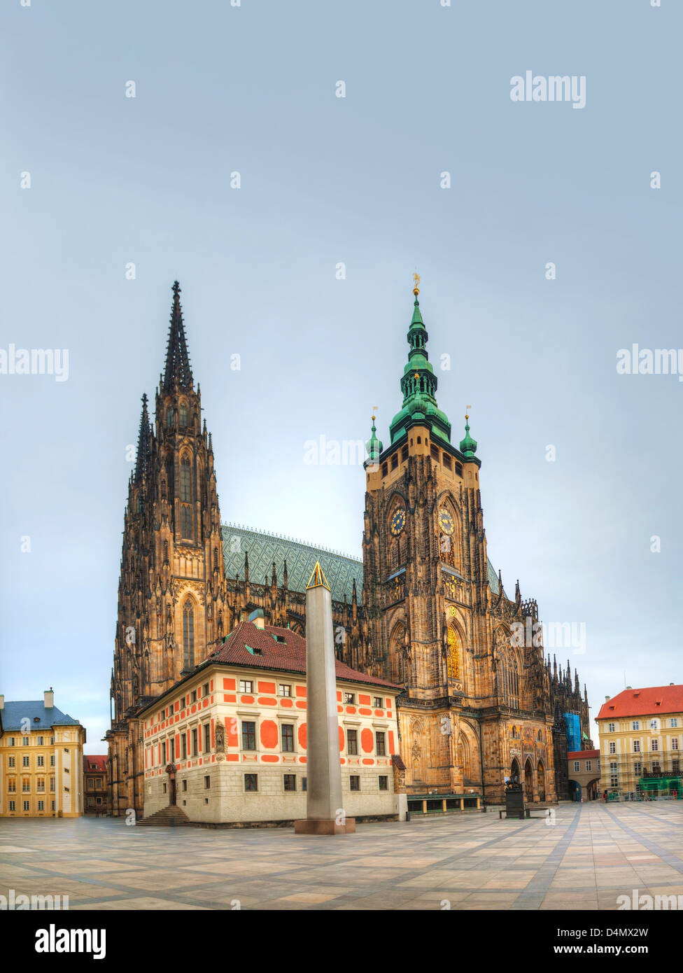 St. Vitus Cathedral in Prag in Prag in den frühen Morgenstunden Stockfoto