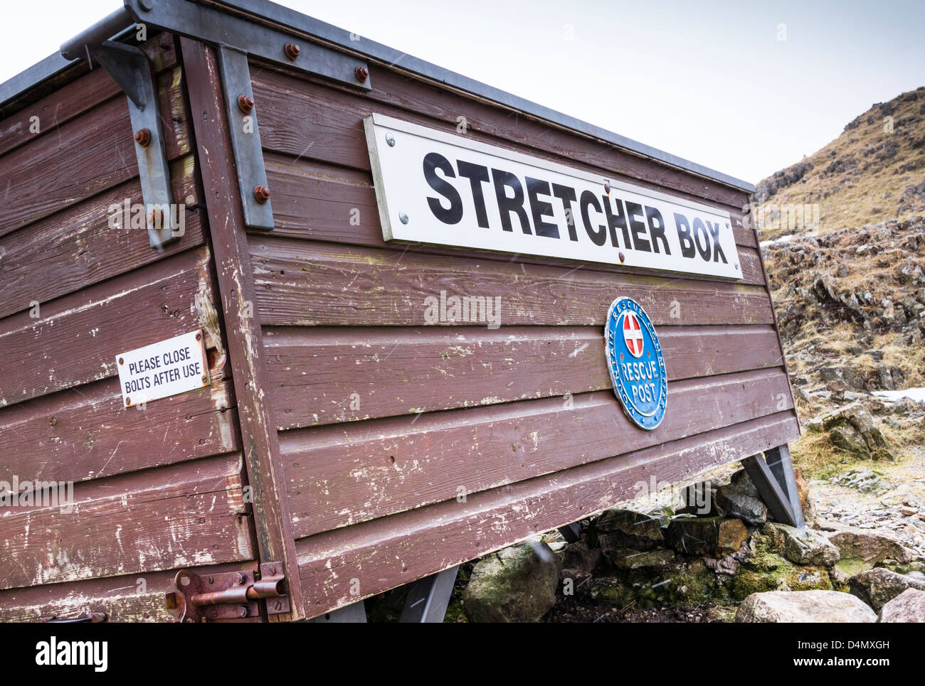 Eine Bahre Box, Rettungs-Post im Lake District. Stockfoto