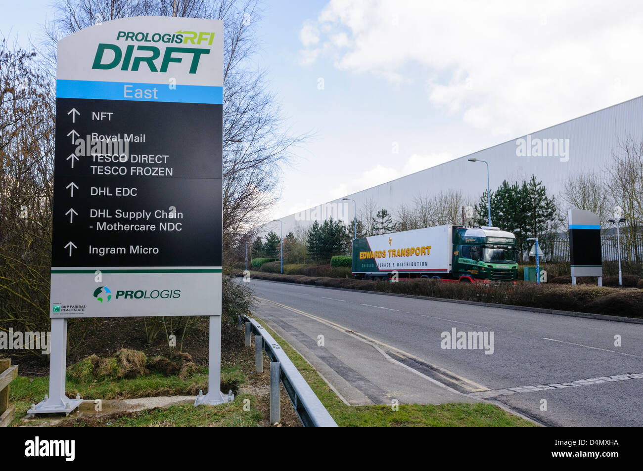 Melden Sie sich am Eingang zu Daventry International Rail Freight Terminal (DIRFT), eine große Logistix-Drehscheibe für viele Unternehmen. Stockfoto