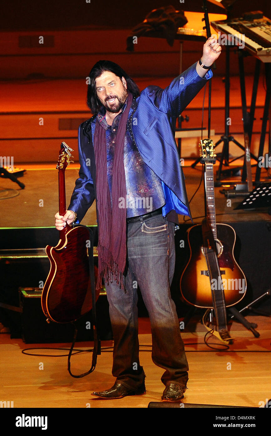 Alan Parsons von Alan Parsons Live Project führt auf der Bühne während