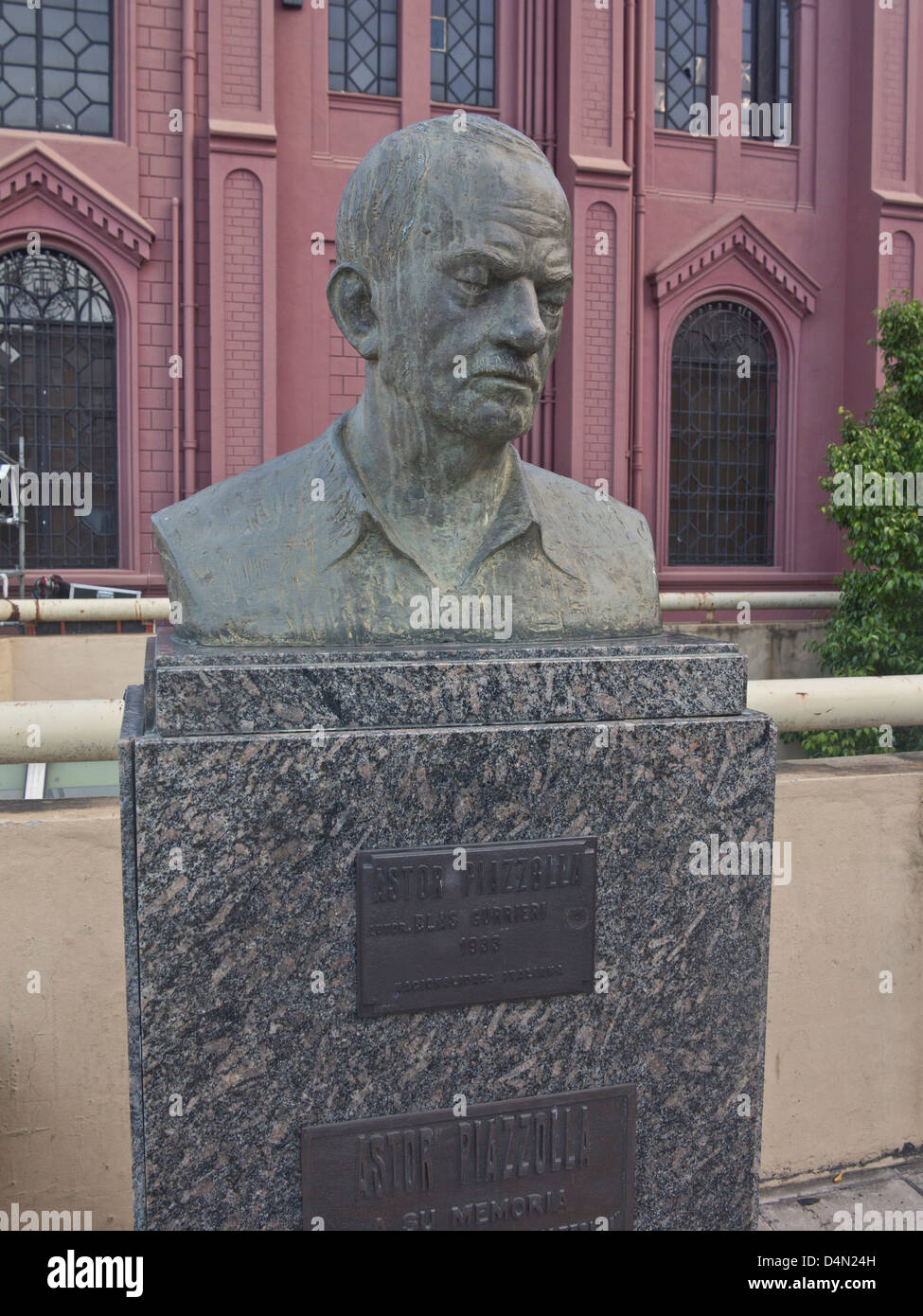 Statue von Tango Legende Astor Piazzolla in Recoleta, Buenos Aires, Argentinien Stockfoto