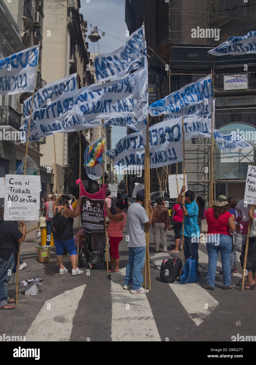 Genossenschaftsbewegung Demonstration gegen die Schließung von Fabriken in Buenos Aires, Argentinien Stockfoto