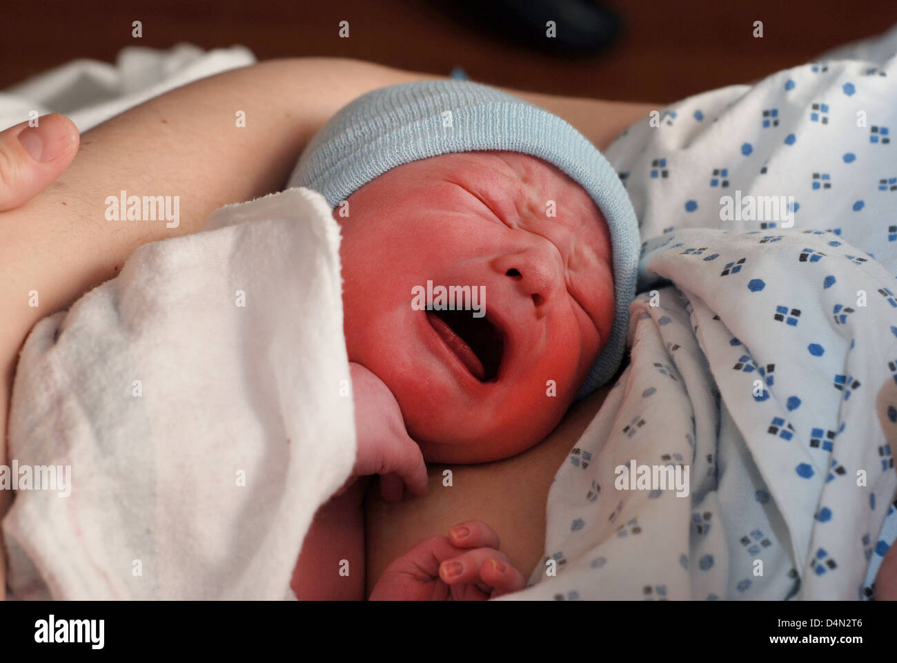 Neugeborenes Baby und Mutter Stockfoto