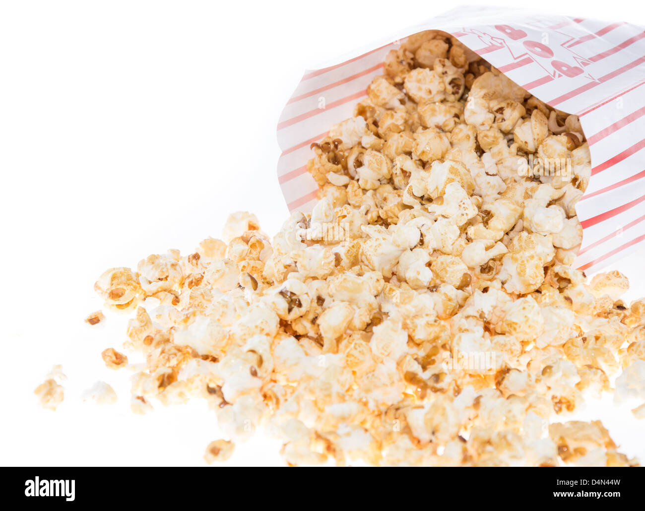 Popcorn, die isoliert auf weißem Hintergrund Stockfoto