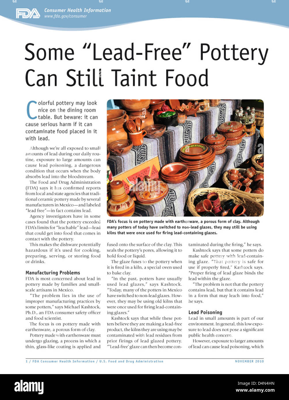 Einige Töpferwaren, die als „bleifrei“ gekennzeichnet sind, können immer noch das Risiko einer bleifreien Kontamination in Lebensmitteln bergen, insbesondere in Keramikwaren, Geschirr und Dekorationsgegenständen. Den Verbrauchern wird empfohlen, Töpferwaren auf Blei zu testen, um gesundheitliche Risiken zu vermeiden. Bleivergiftungen können auch bei so genannter bleifreier Keramik auftreten, je nach Glasur oder Herstellungsverfahren. Stockfoto