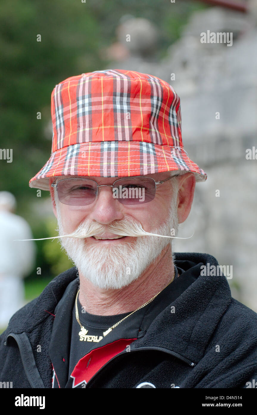 Mister mit gezwirbelten Schnurrbart, Brasov, Rumänien, Europa Stockfoto