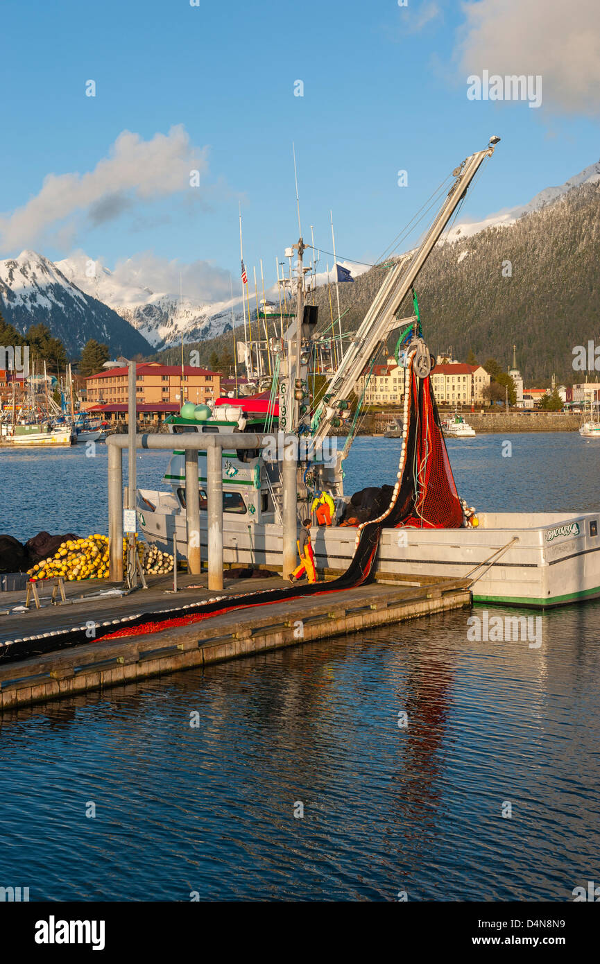 Sitka, Alaska 16. März 2013 seine Fischer Geldbörse Vorbereitung für kommende Heringsfischerei Sac Roe. Stockfoto