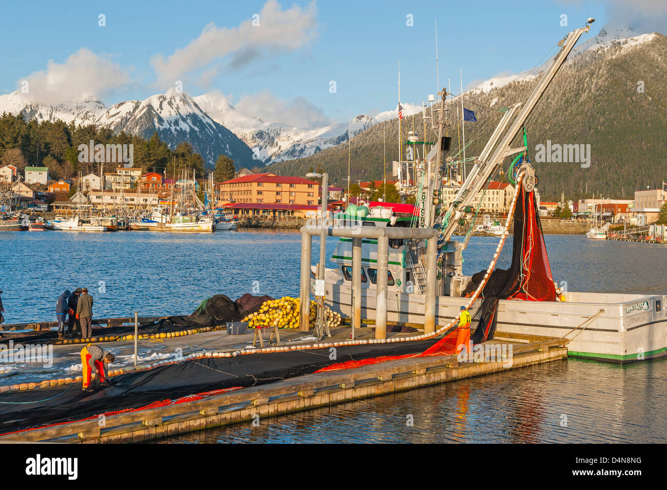 Sitka, Alaska 16. März 2013 seine Fischer Geldbörse Vorbereitung für kommende Heringsfischerei Sac Roe. Stockfoto