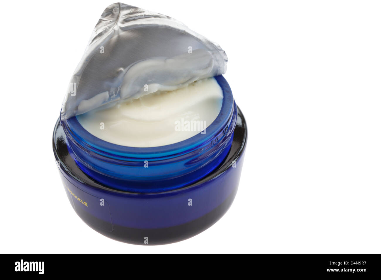 Neue offene blaue Glas feuchtigkeitsspendende Antiwrinkle Gesicht Creme Ausschnitt und isoliert auf einem weißen Hintergrund Stockfoto