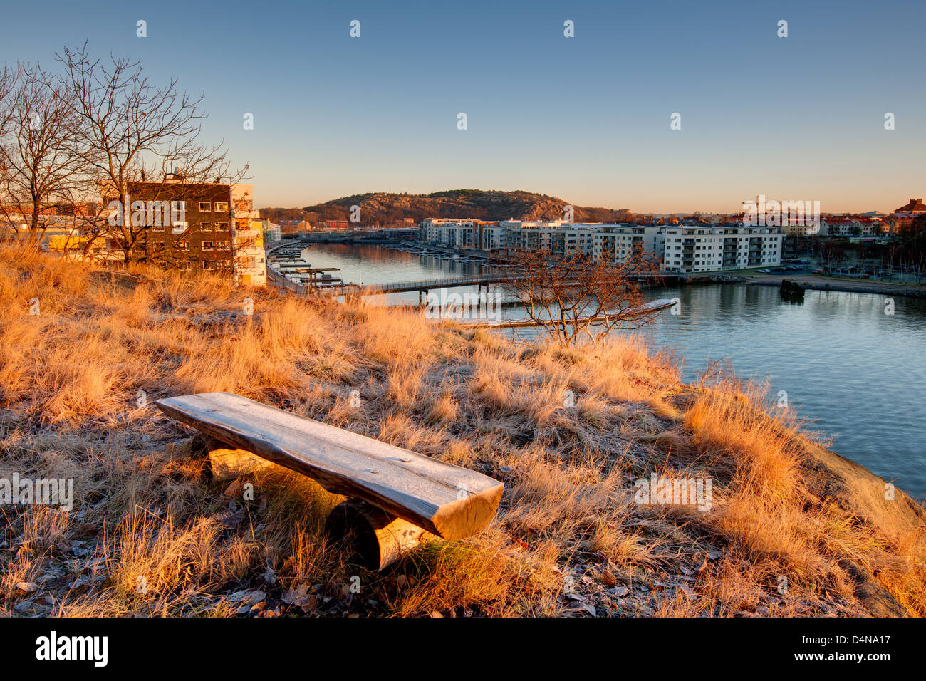 Holzbank mit Blick auf Göteborg, Schweden, Europa Stockfoto