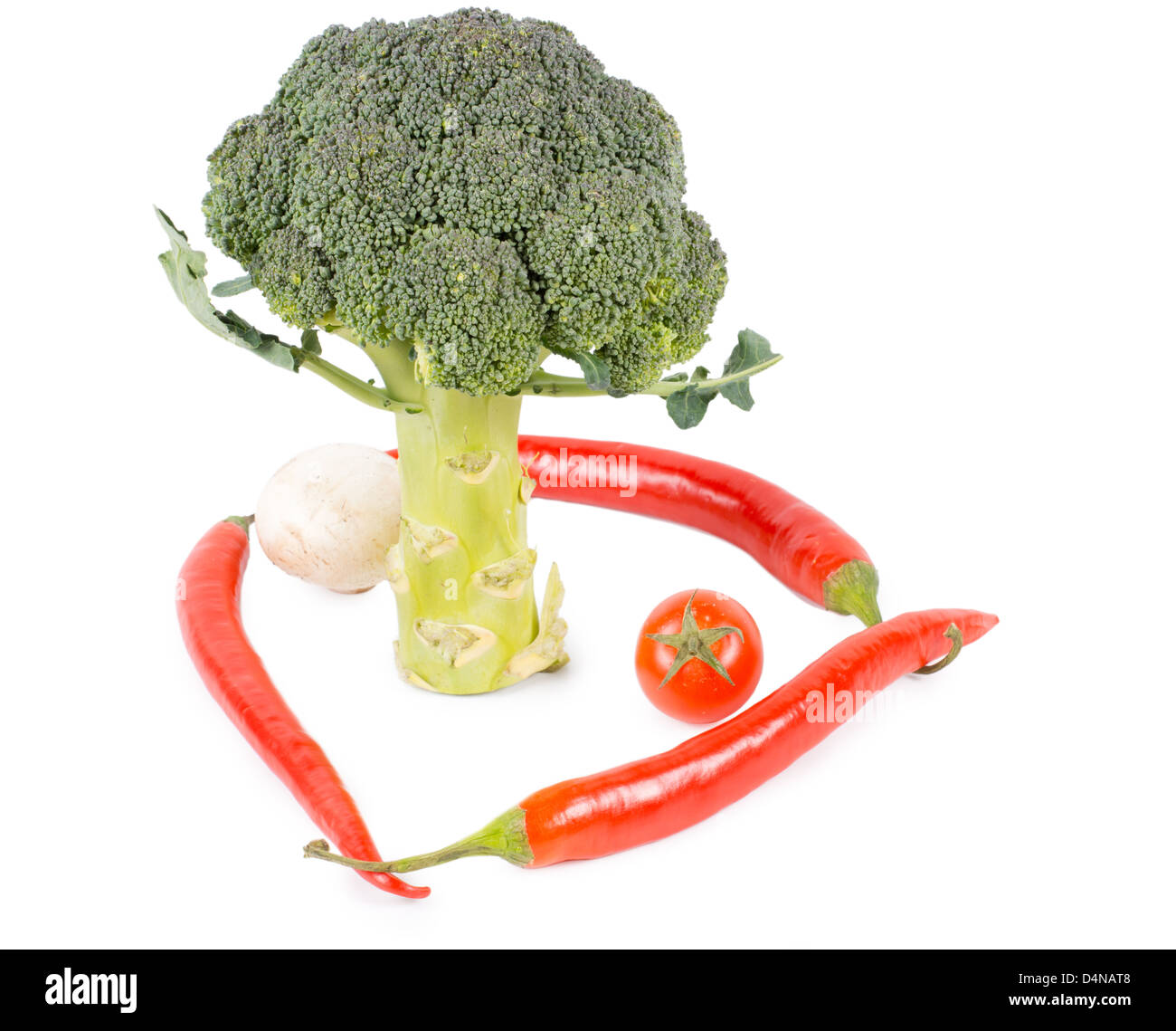 Frisches Bio-Gemüse, Brokkoli, rote Paprika, eine Tomate und einen Pilz auf weißem Hintergrund Stockfoto