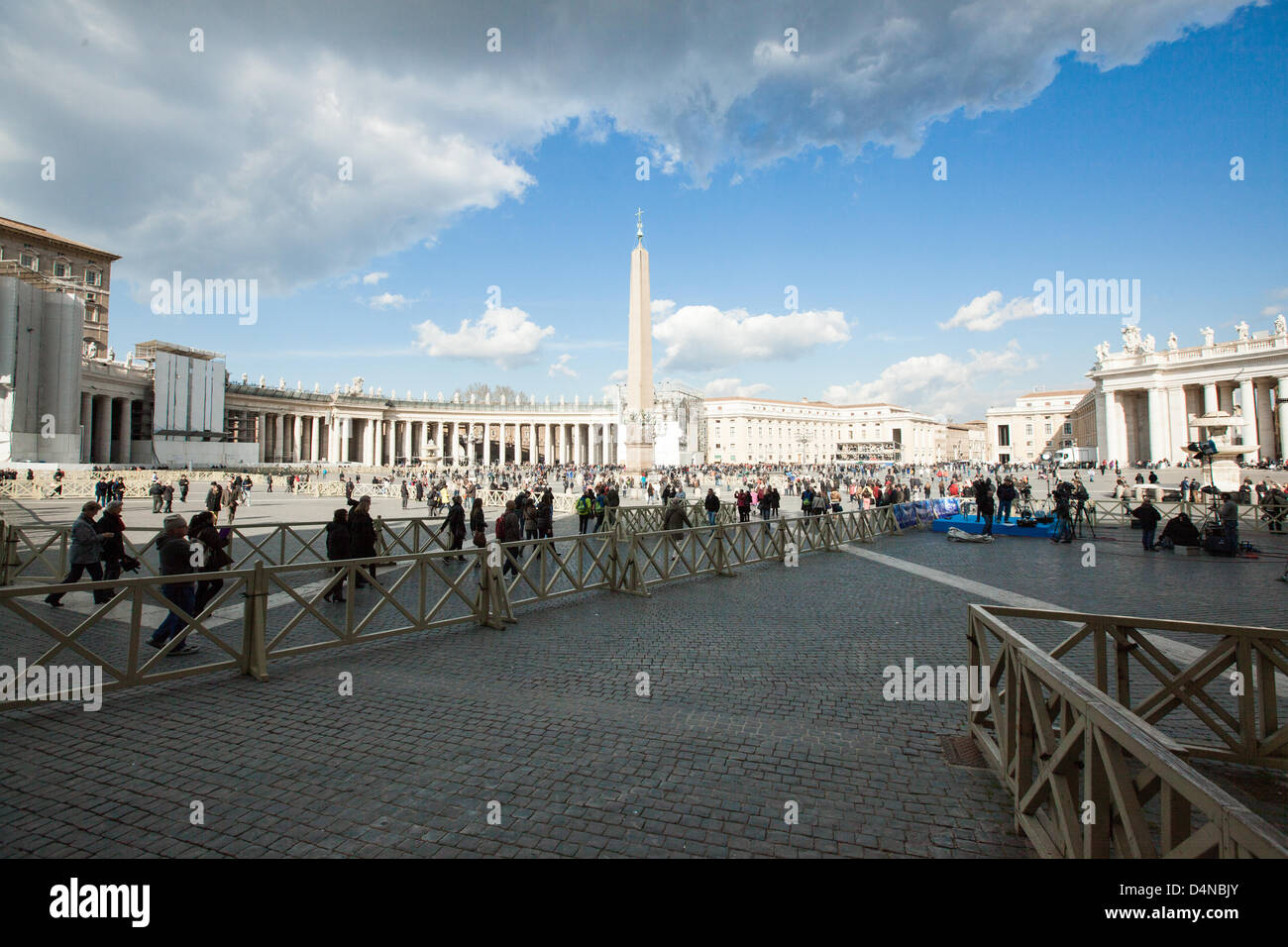 Vatikan-Stadt. Rom. 16. März 2013. Der Petersplatz. Kardinal Bergoglio wurde gewählt Papst Mittwoch, 13. März 2013, nach dem Rücktritt von Papst Benedikt XVI. Stockfoto