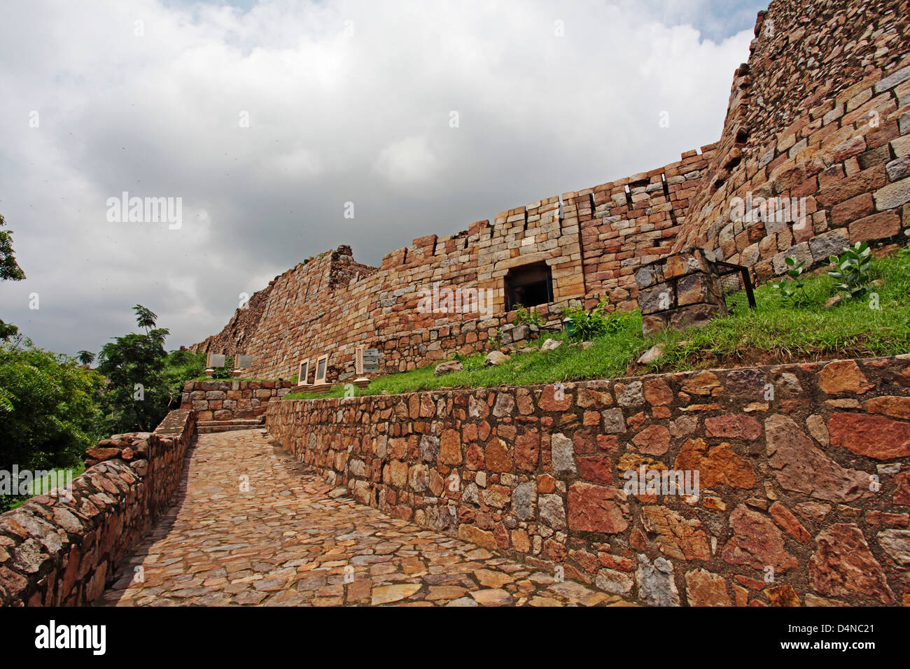 Tughlaqabad Fort ist eine zerstörte Fort in Delhi, von Ghiyas-Ud-Din Tughlaq, der Gründer von Tughlaq Dynastie, gebaut im Jahre 1321 Stockfoto