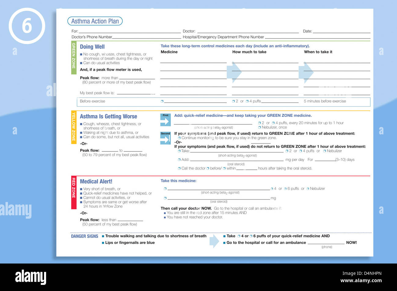 Das CDC, die FDA und das National Heart, Lung and Blood Institute bieten Anleitungen zum Asthmamanagement bei Kindern und konzentrieren sich auf die Verwendung von Inhalatoren, Kortikosteroiden und anderen Medikamenten wie Albuterol, Leukotrien-Modifikatoren und langwirksamen Beta-Agonisten (LABAs). Stockfoto