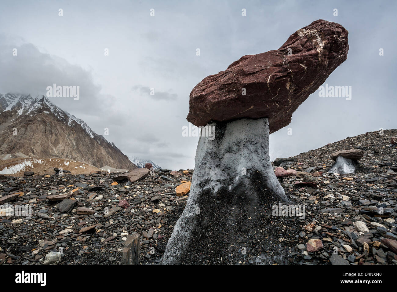 Baltoro Gletscher, 62 Kilometer lang, ist eine der längsten Gletscher außerhalb der Polargebiete. Stockfoto