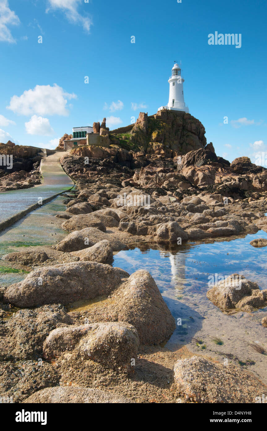 Corbiere Leuchtturm Jersey Channel Islands im März Mittagssonne Stockfoto