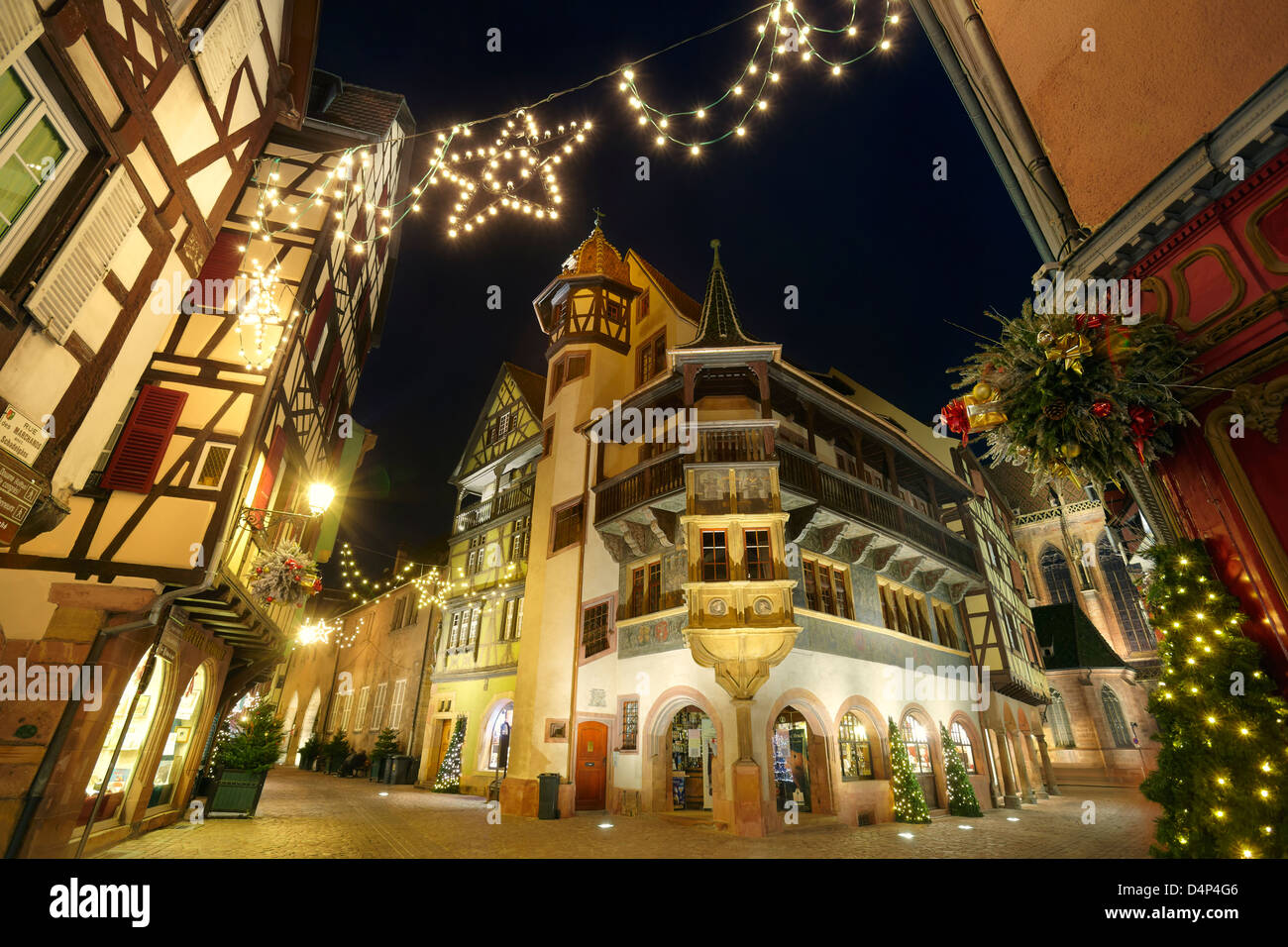 Maison Pfister (Deutsch kulturhistorischem) mit Weihnachtsbeleuchtung in der Nacht. Colmar. Elsässer Weinstraße. Haut-Rhin. Das Elsass. Frankreich Stockfoto