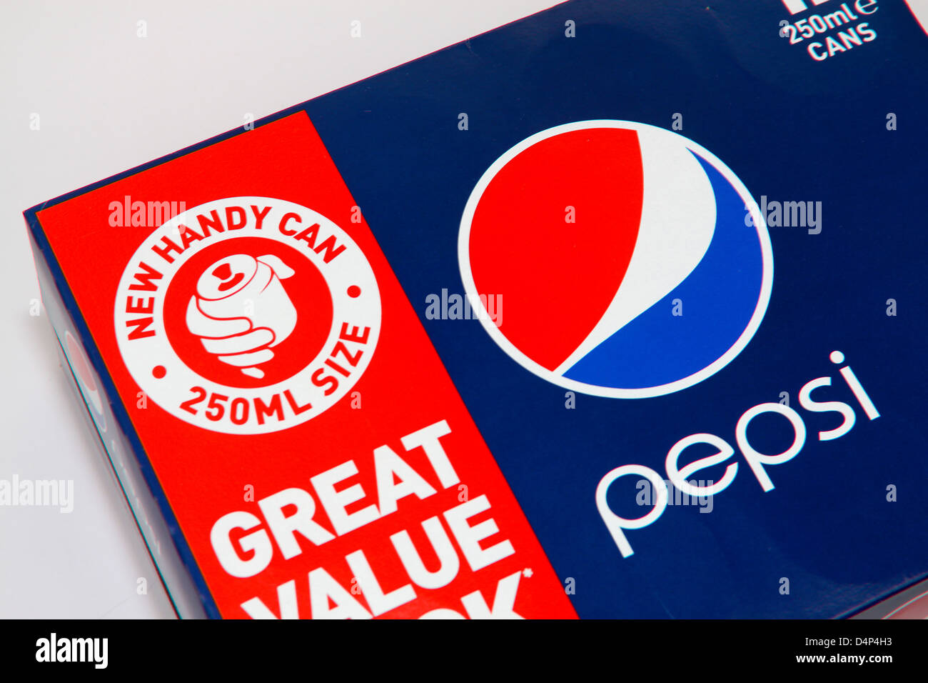 Multipack von neuen 250ml Größe Pepsi Cola-Dosen Stockfoto