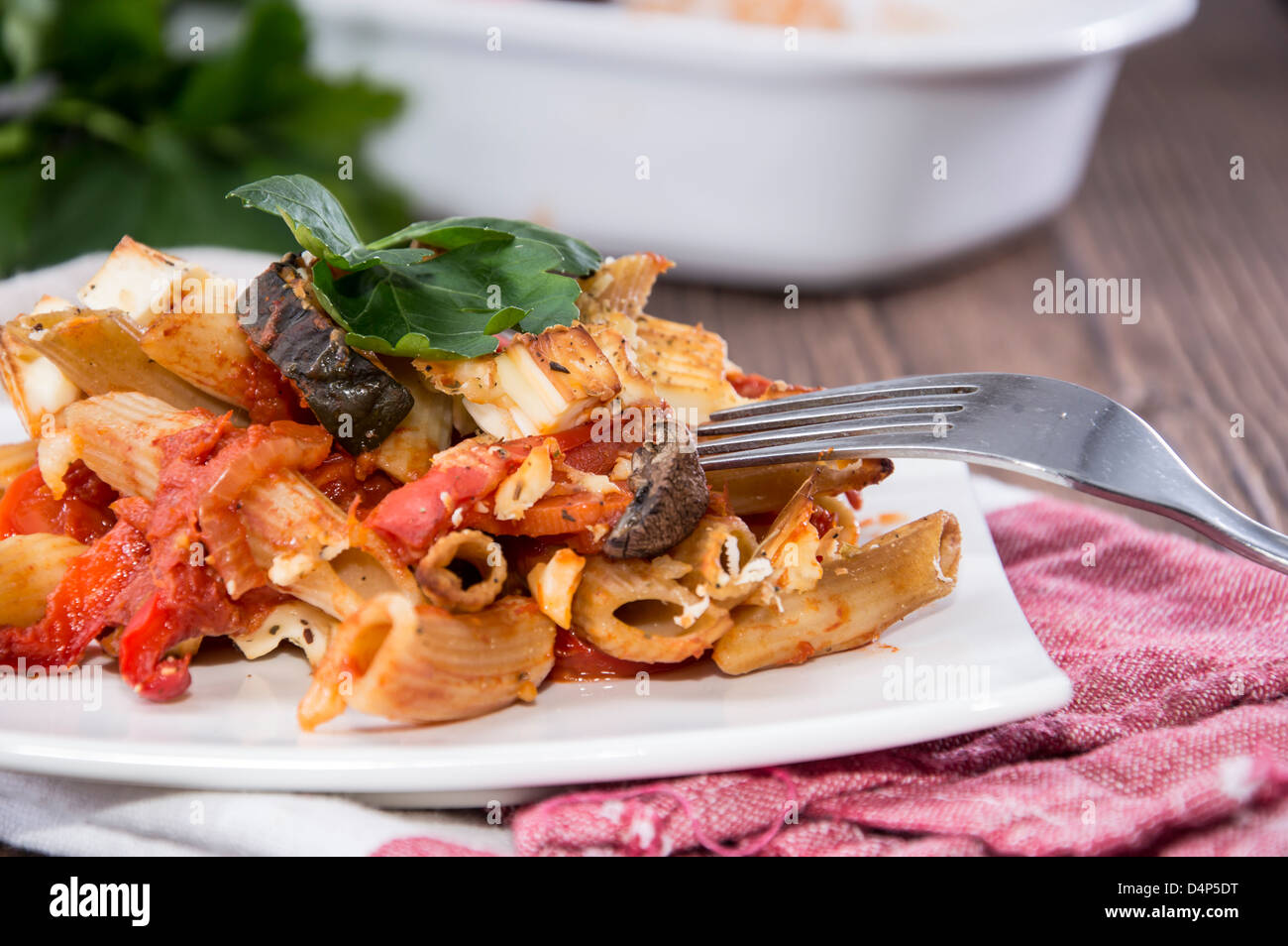 Portion frische hausgemachte Pasta Backen Stockfoto