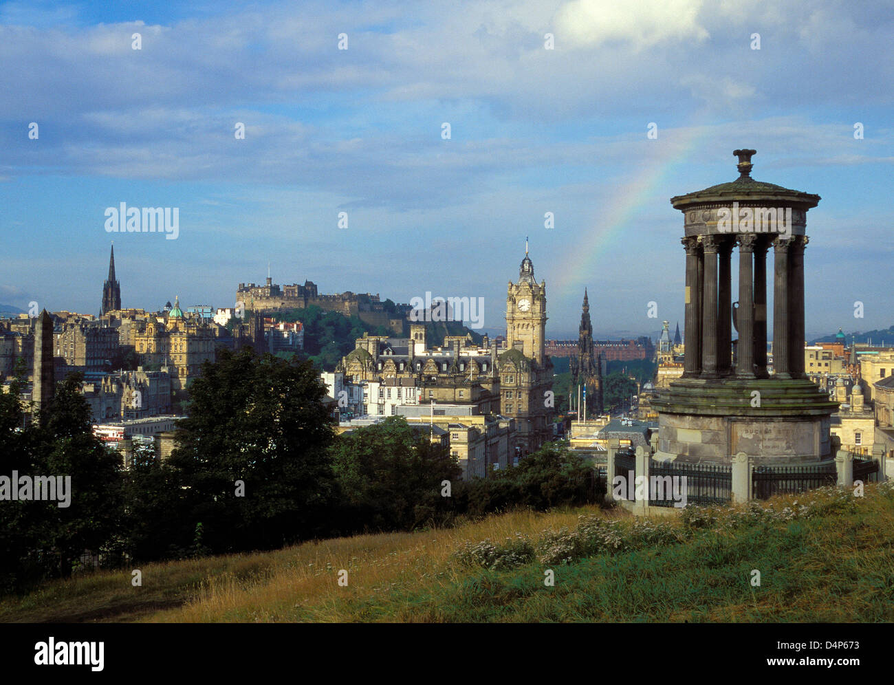 Dugald Stewart Monument auf Calton Hill mit Blick auf Stadt Stockfoto