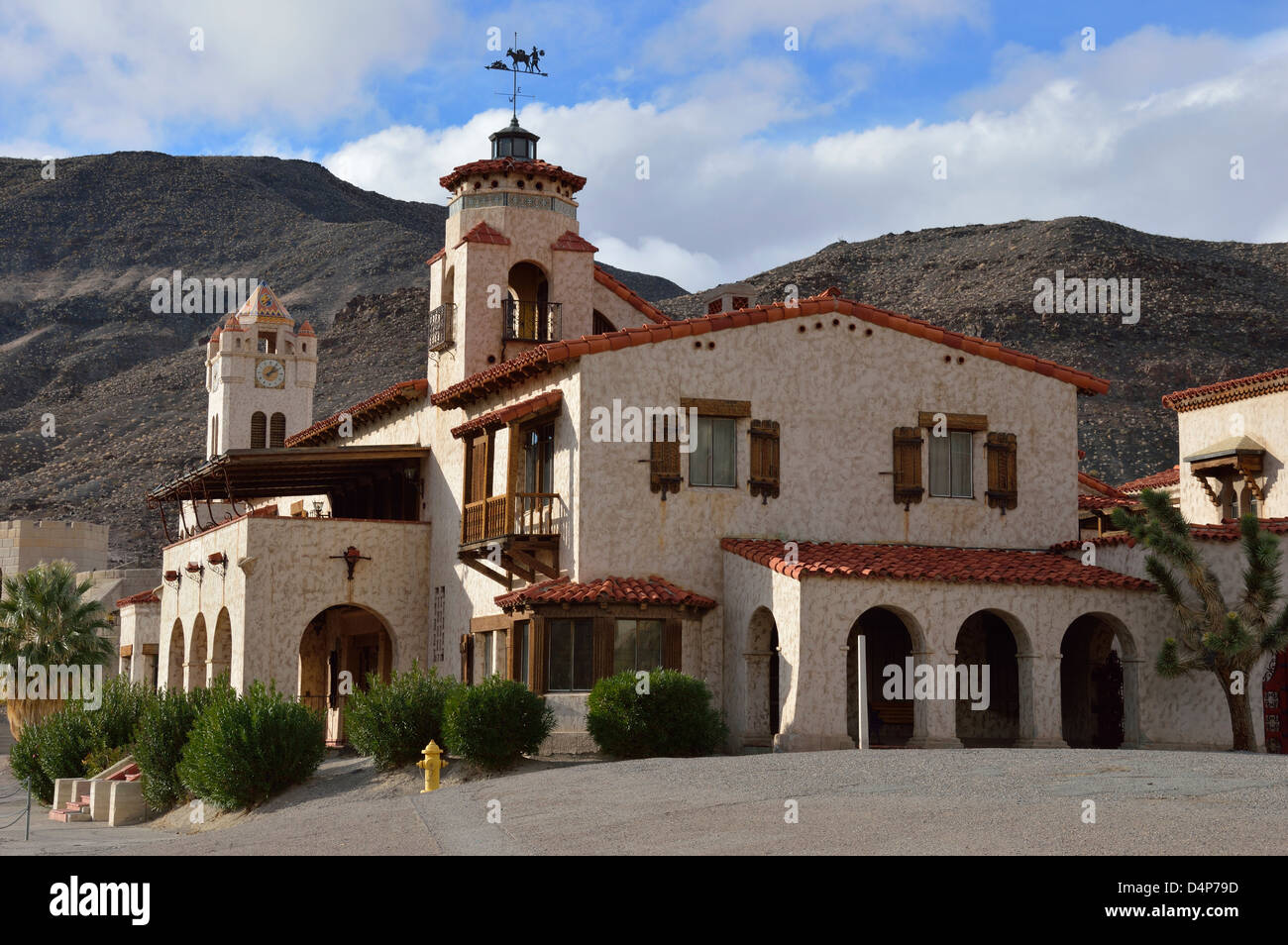 Historischen Scottys Schloss, Death Valley Nationalpark, California. Eine Mission und Spanish Colonial Revival Stil Villa. Stockfoto