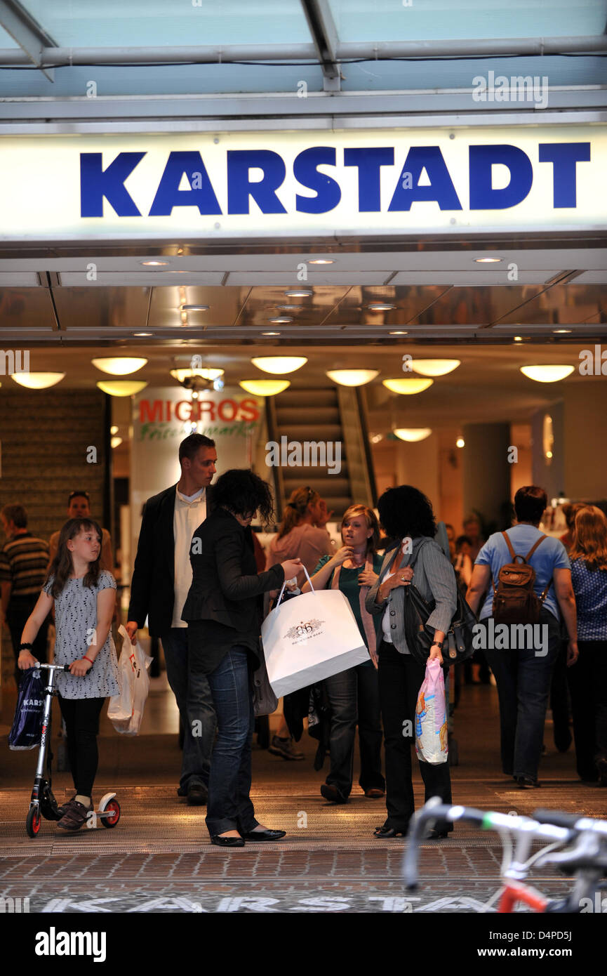 Karstadt warenhaus -Fotos und -Bildmaterial in hoher Auflösung – Alamy
