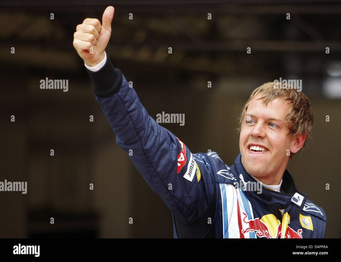 Deutsche Formel1-Fahrer Sebastian Vettel von Red Bull Racing feiert sich Pole position nach die Qualifying-Session bei Silverstone Rennen verfolgen in Northamptonshire, Großbritannien, 20. Juni 2009. Die Formel 1 British Grand Prix statt findet am 21. Juni 2009. Foto: Jens Büttner Stockfoto