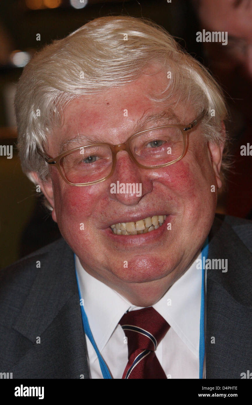 Gerhard Ertl, 2007 Nobelpreis für Chemie Laureate, abgebildet bei der Eröffnung der 59. Tagung der Nobelpreisträger in Lindau, Deutschland, 28. Juni 2009. Foto: Karl-Josef Hildenbrand Stockfoto