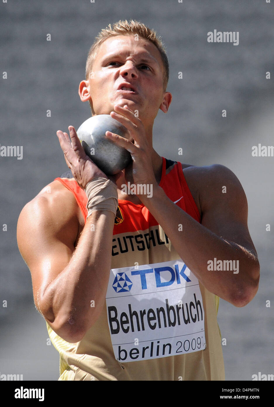 Deutsche Pascal Behrenbruch gezeigt in Aktion während des Schusses setzen Event der Zehnkampf bei der 12. IAAF Leichtathletik WM, Berlin, Deutschland, 19. August 2009. Foto: Bernd Thissen Stockfoto