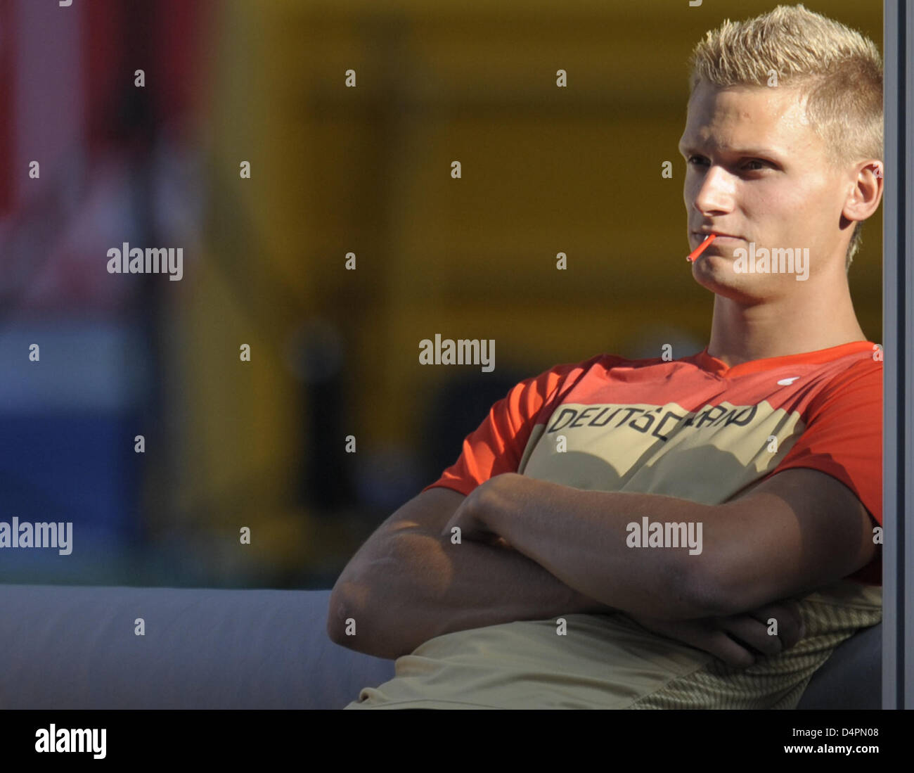 Pascal Behrenbruch Deutschlands wartet im Hochsprung Ereignis der Decathlon-Wettbewerb bei der 12. IAAF Weltmeisterschaften in der Leichtathletik, Berlin, Deutschland, 19. August 2009. Foto: HANNIBAL Stockfoto