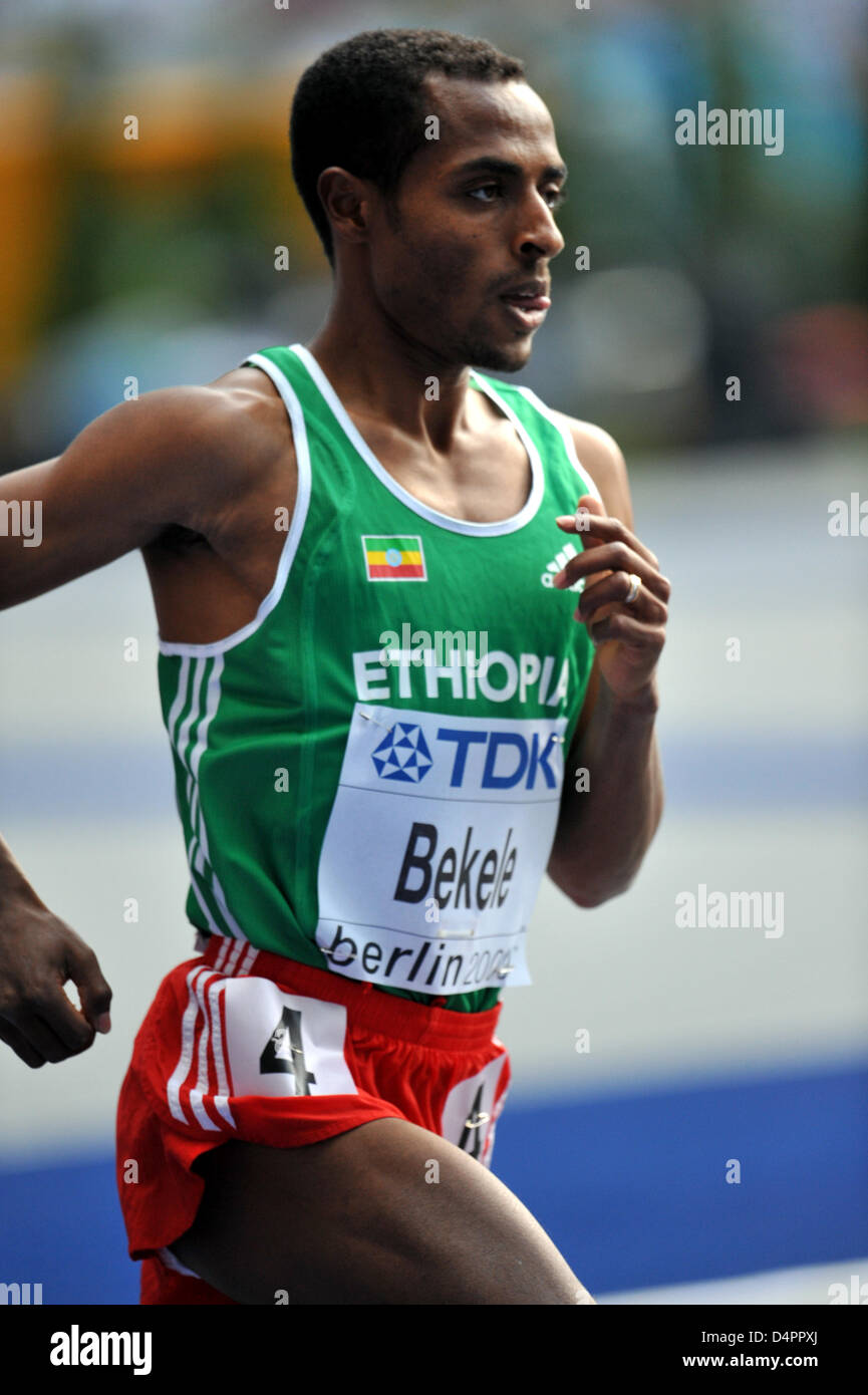 Kenenisa Bekele von Äthiopien gewinnt die Goldmedaille im 5000 m Rennen in der 12. IAAF World Championships in Athletics Berlin 2009 in Berlin, Deutschland, 23. August 2009. Foto: Bernd Thissen Stockfoto