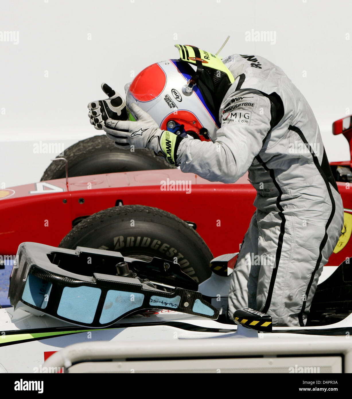 Brasilianische Formel-1-Pilot Rubens Barrichello von Brawn GP feiert nach dem Gewinn des Grand Prix von Europa in Valencia Street Circuit in Valencia, Spanien, 23. August 2009. Foto: Felix Heyder Stockfoto