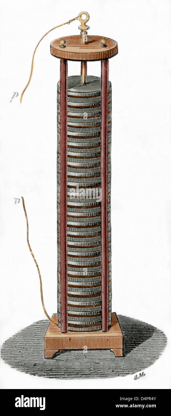 Voltaic Stapel von dem italienischen Physiker Alessandro Volta (1745-1827) erfunden. Farbige Gravur. Stockfoto