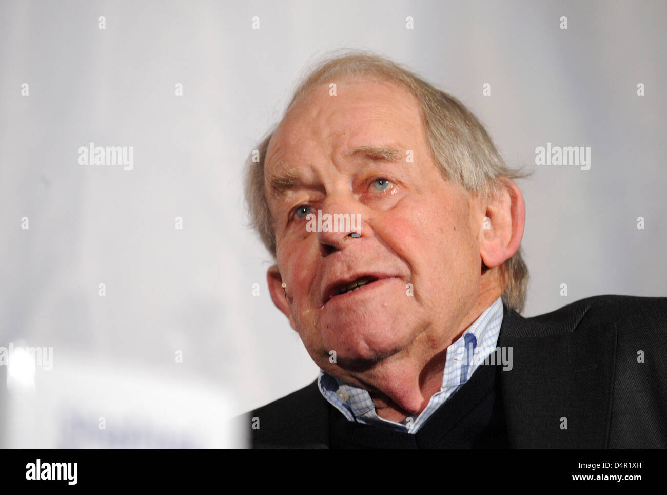 Deutscher Autor Siegfried Lenz stellt mit seinem neuen Roman? Landesbuehne? beim Harbour Front Literaturfestival in Hamburg, Deutschland, 16. September 2009. Sein neue Roman werden in den Buchhandlungen von 23 September. Foto: Marcus Brandt Stockfoto