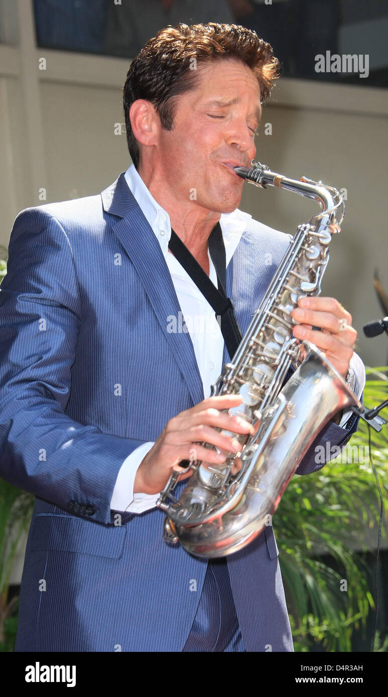 Jazzmusiker Dave Koz nimmt an einer Zeremonie zu Ehren seiner neuen Stern auf dem Hollywood Walk of Fame in Hollywood, Los Angeles, USA, 22. September 2009. Foto: Hubert Boesl Stockfoto