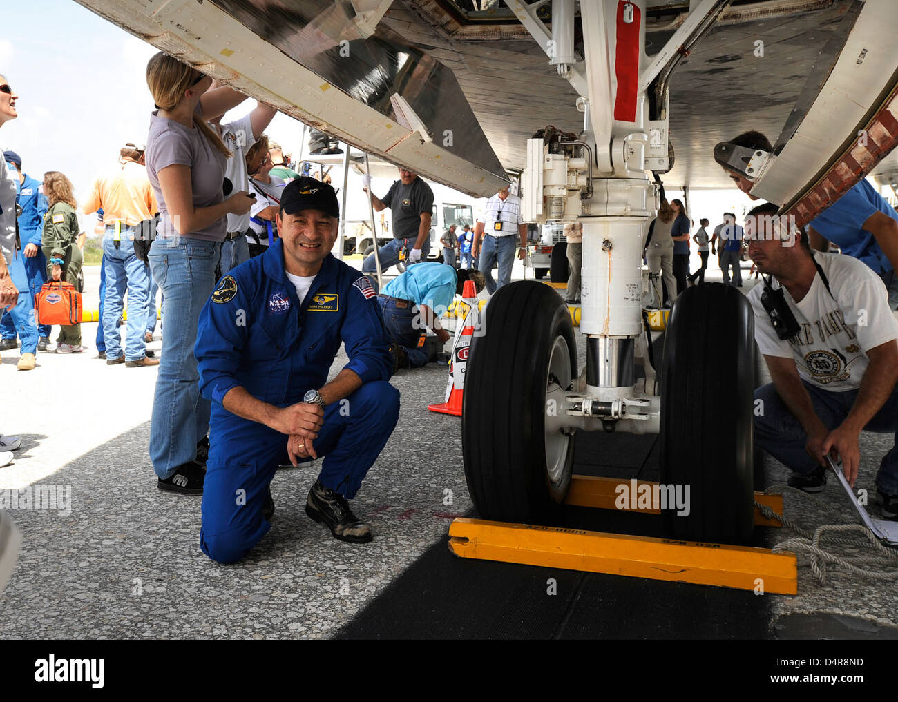 Das Space Shuttle Endeavour landet erfolgreich in Cape Canaveral, nachdem es seine Mission STS-127 abgeschlossen hat und kritische Fracht zur Internationalen Raumstation transportiert hat. Stockfoto