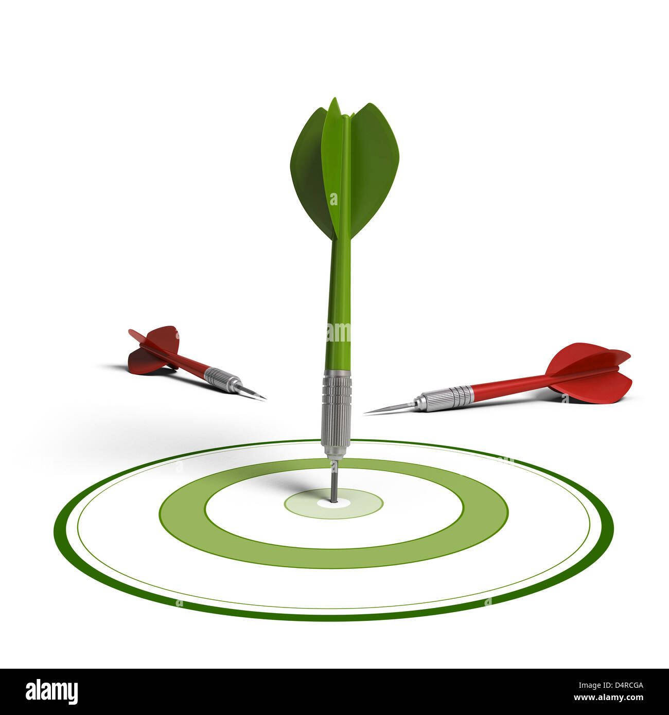 einen grünen Pfeil schlagen der Mitte eines grünen Ziels, zwei rote Dartsfailed, Ziel zu erreichen, erreichen Ziel Konzept. Stockfoto
