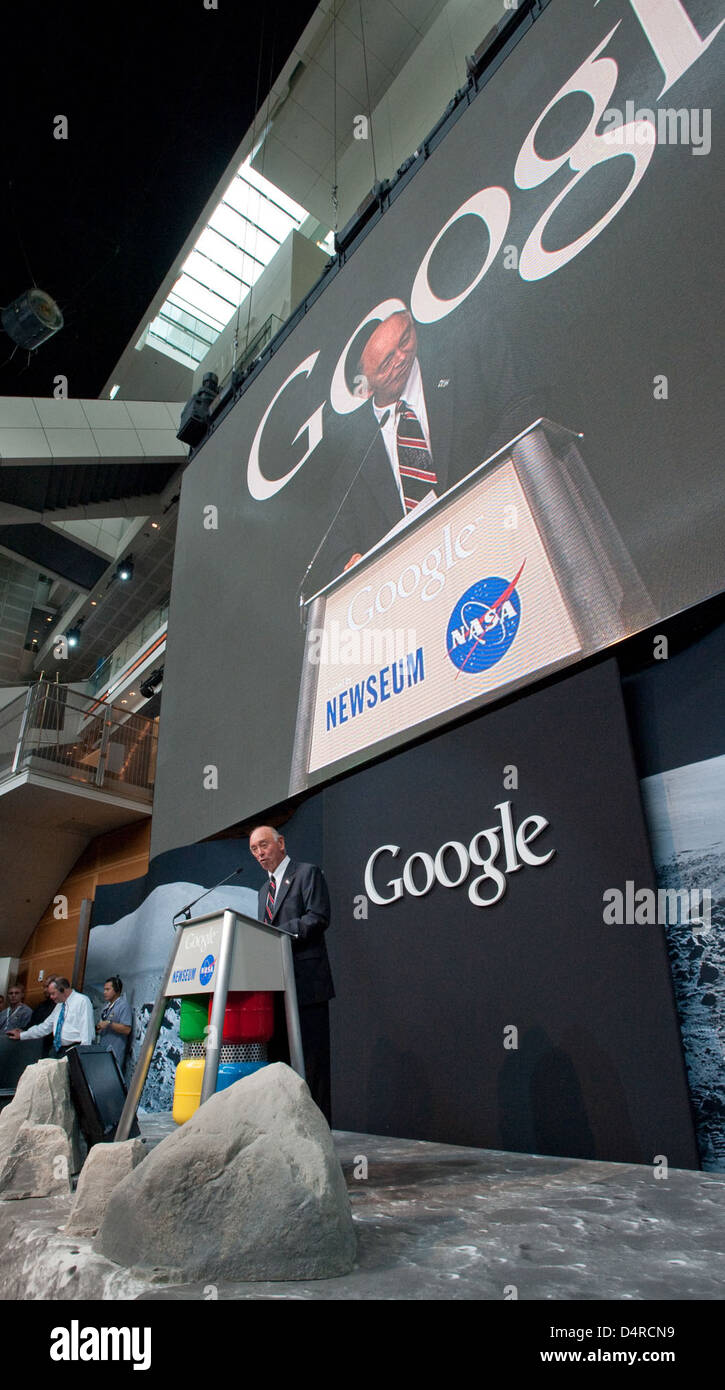 Auf der Google Moon Pressekonferenz in Washington, DC, wurde der 40. Jahrestag von Apollo mit bedeutenden Ankündigungen markiert. Bei der Veranstaltung nahmen Vertreter von Google und JAXA Teil und konzentrierten sich auf Fortschritte bei der Mondforschung, darunter Googles Initiativen für Mondmissionen. Stockfoto