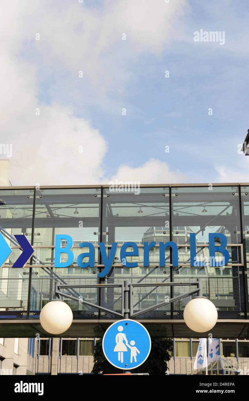 Das Bild zeigt das Hauptquartier der Federal State Bank of Bayern (BayernLB) in München, Deutschland, 14. Oktober 2009. Die Staatsanwaltschaft? s Büro untersucht gegen BayernLB, das tief von der Finanzkrise betroffen war. Die Untersuchungen konzentrieren sich auf die Milliarden-Euro-Kauf der österreichischen Hypo Group Alpe Adria (HGAA) 2007. Die Büros der HGAA in München, Österreich und Stockfoto