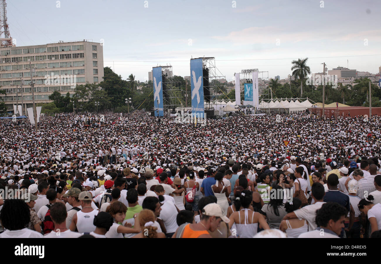 Menschen am großen Konzert-Event teilnehmen? Paz sin Fronteras? (? Frieden ohne Grenzen?) in Havanna, Kuba, 21. September 2009. Foto: Fredrik von Erichsen Stockfoto