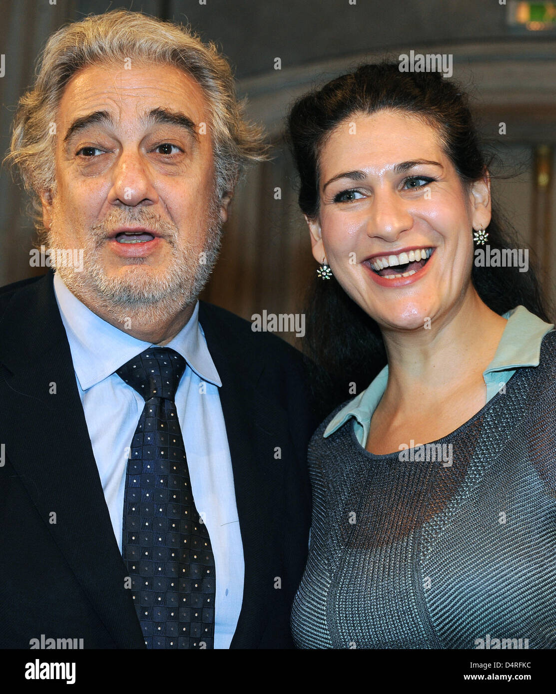 Yalangoch qizlar yotoq joylarida