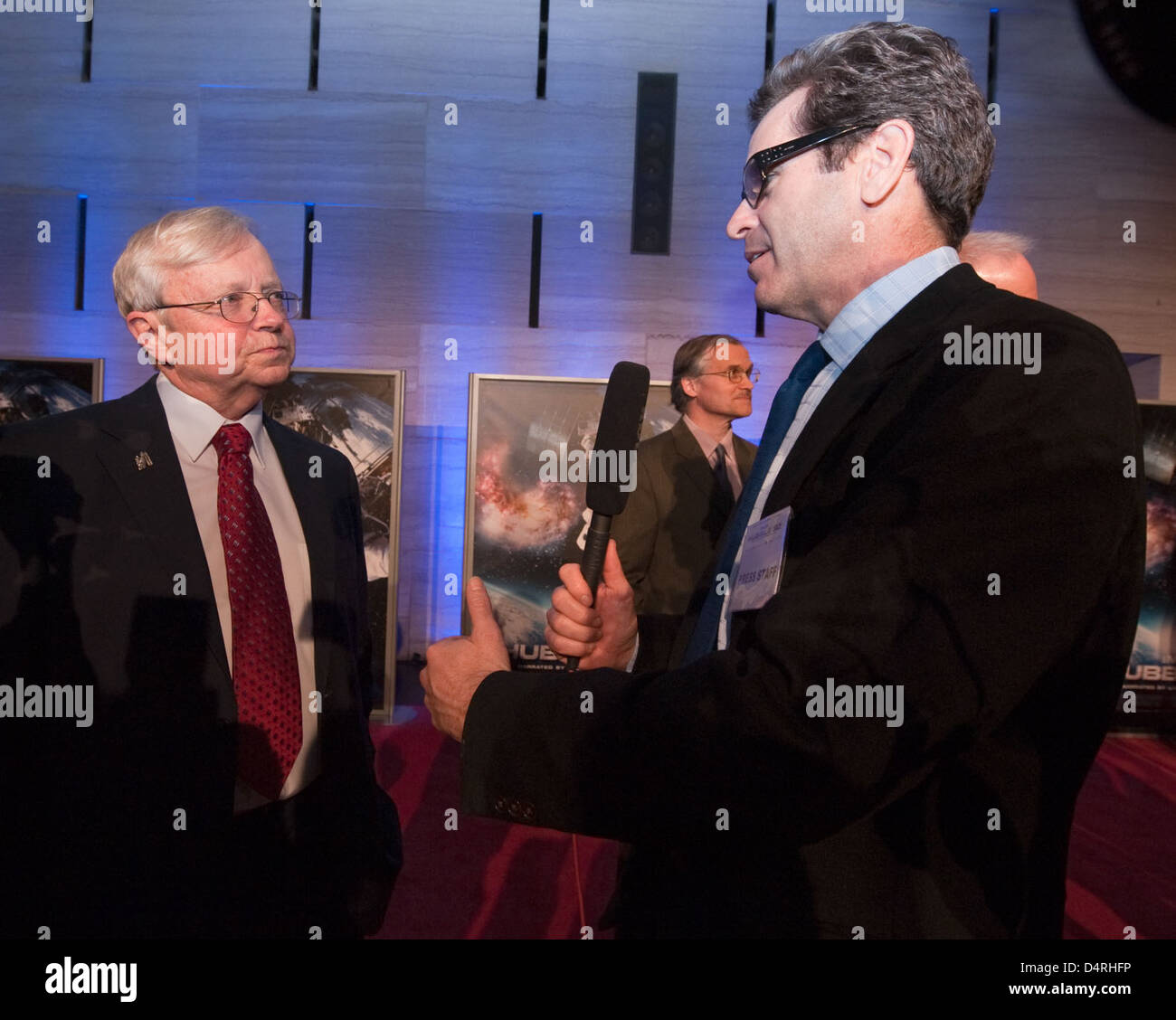 Die NASA feiert die Premiere des IMAX-3D-Films, der das Hubble Space Telescope im Smithsonian Air and Space Museum in Washington, D.C. zeigt, mit Beiträgen von Ed Weiler und Paul E. Alers. Stockfoto